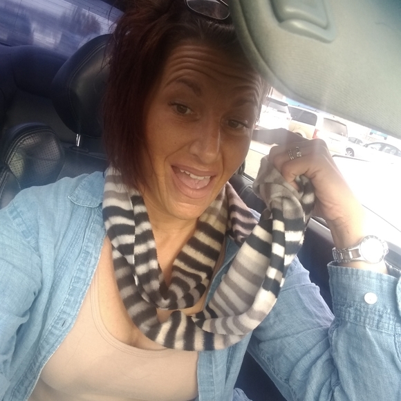 Meet your Posher, Nicole!🍀 - Picture 3 of 4